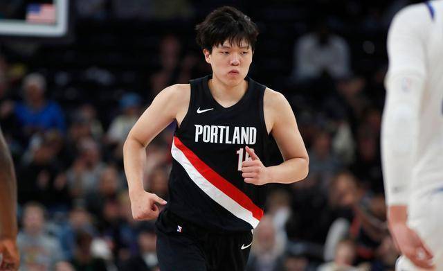 九游体育app-包含波特兰开拓者今晚调整名单；志在CBA常规赛名次提升；压力陡增；临场指挥获称赞的词条